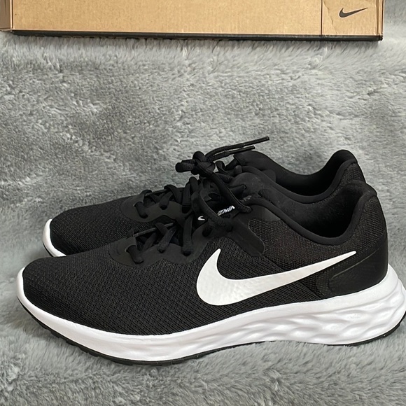 Nike - Women’s Running Shoes - Picture 2 of 7